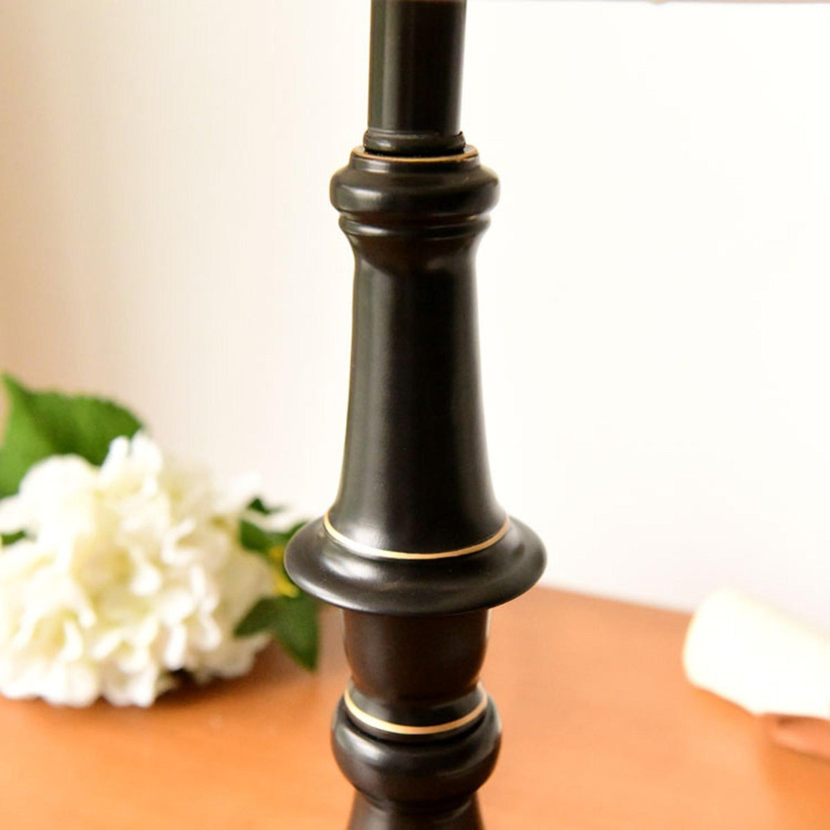 ambrosia-metal-table-lamp