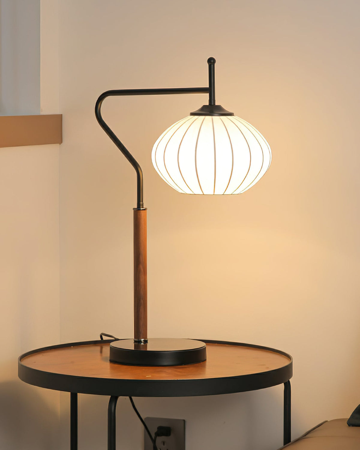 arc-sphere-table-lamp