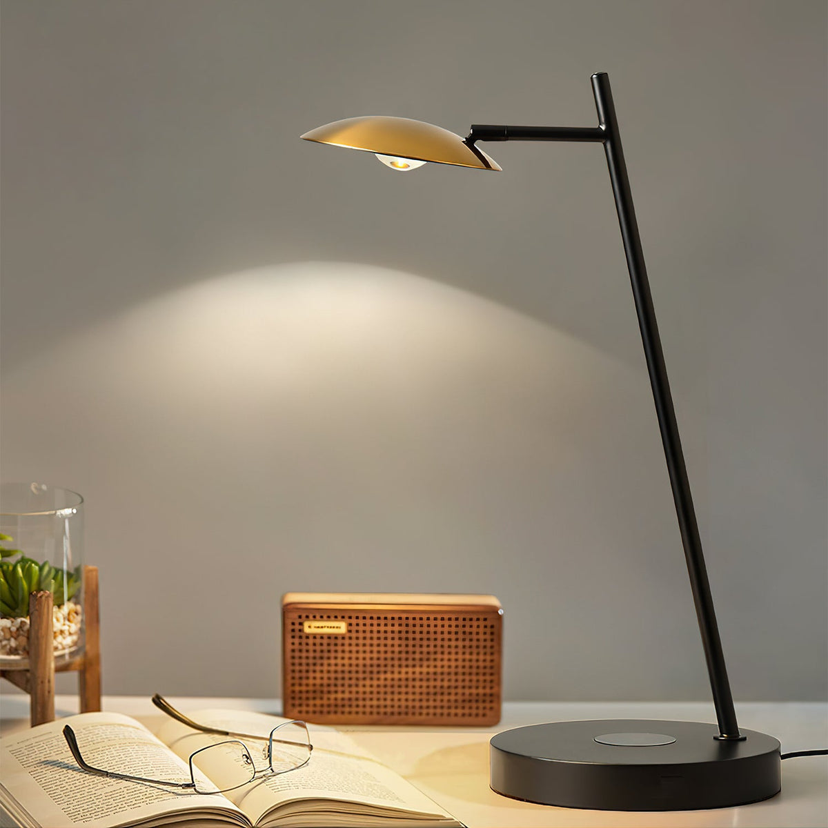 astra-halo-table-lamp