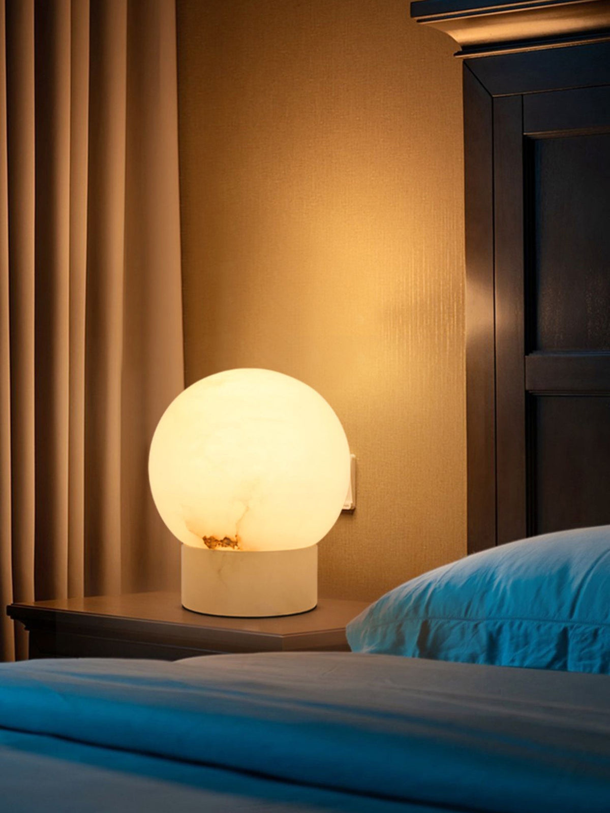 athena-table-lamp