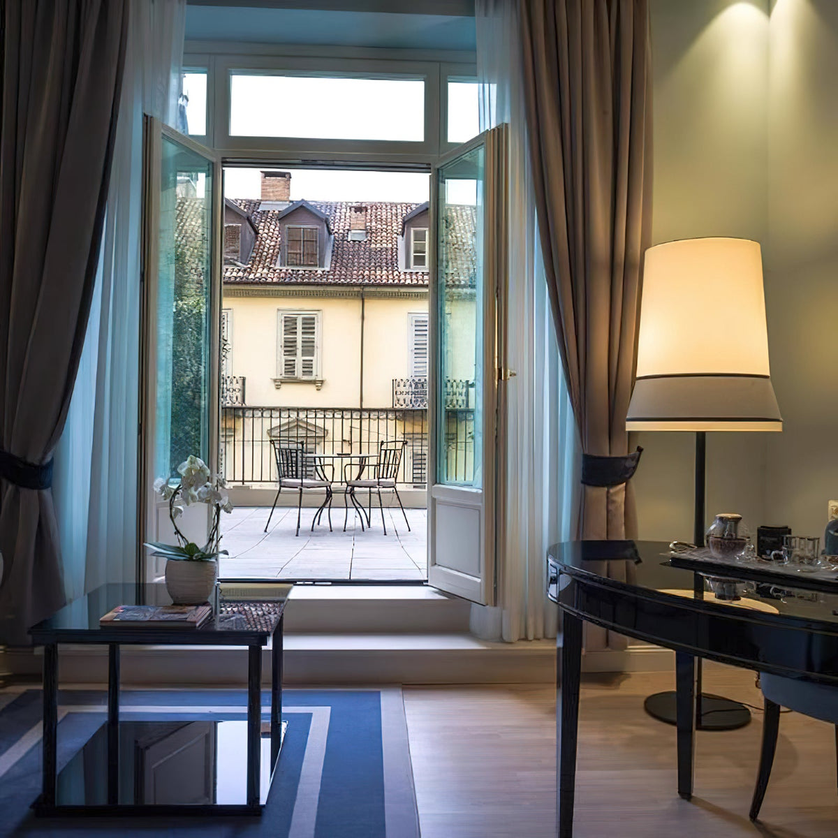 audrey-contardi-floor-lamp