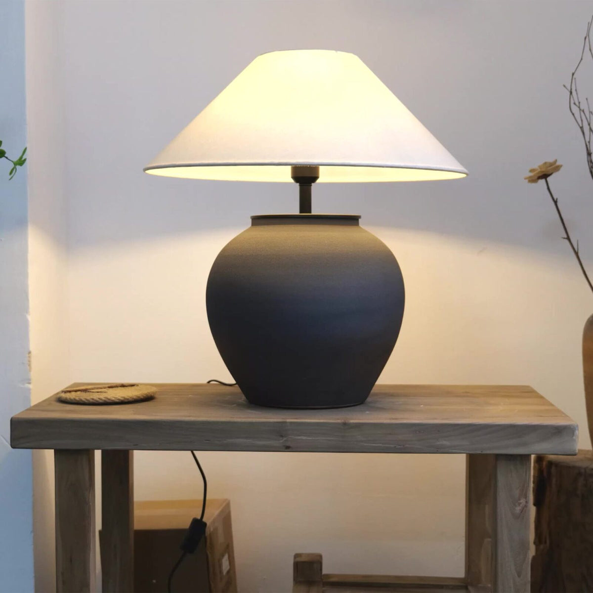 Black Mud Table Lamp