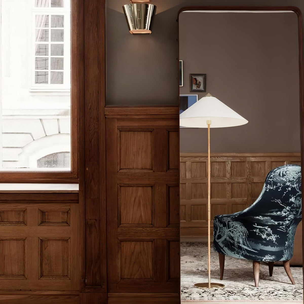 9602 Floor Lamp