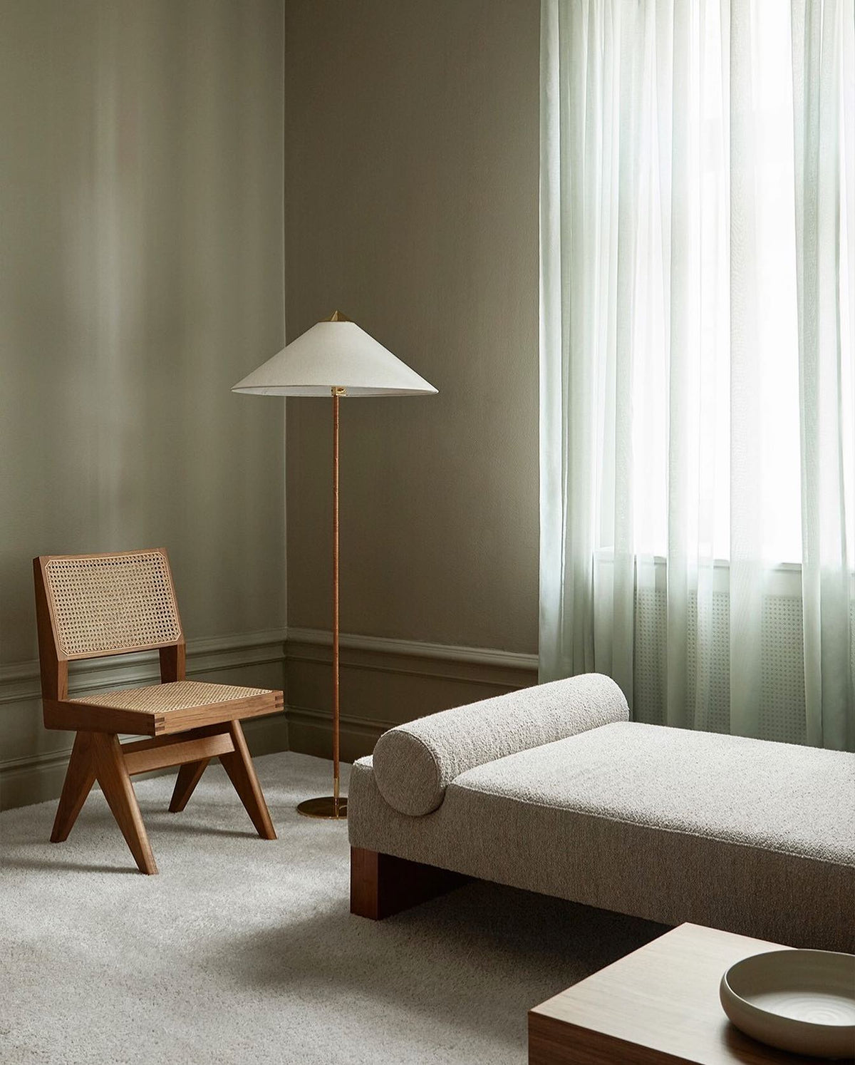 9602 Floor Lamp