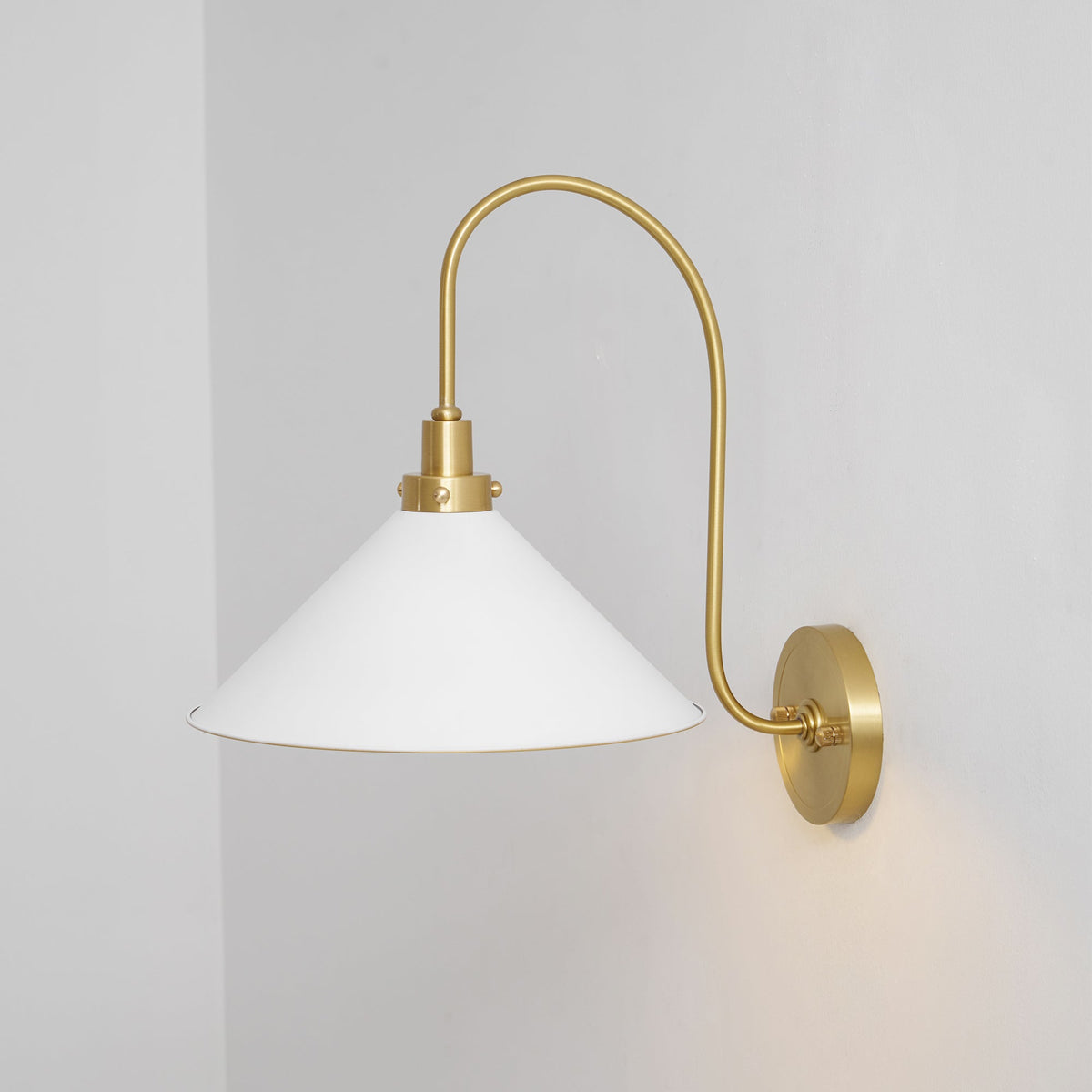 clivedon-wall-lamp