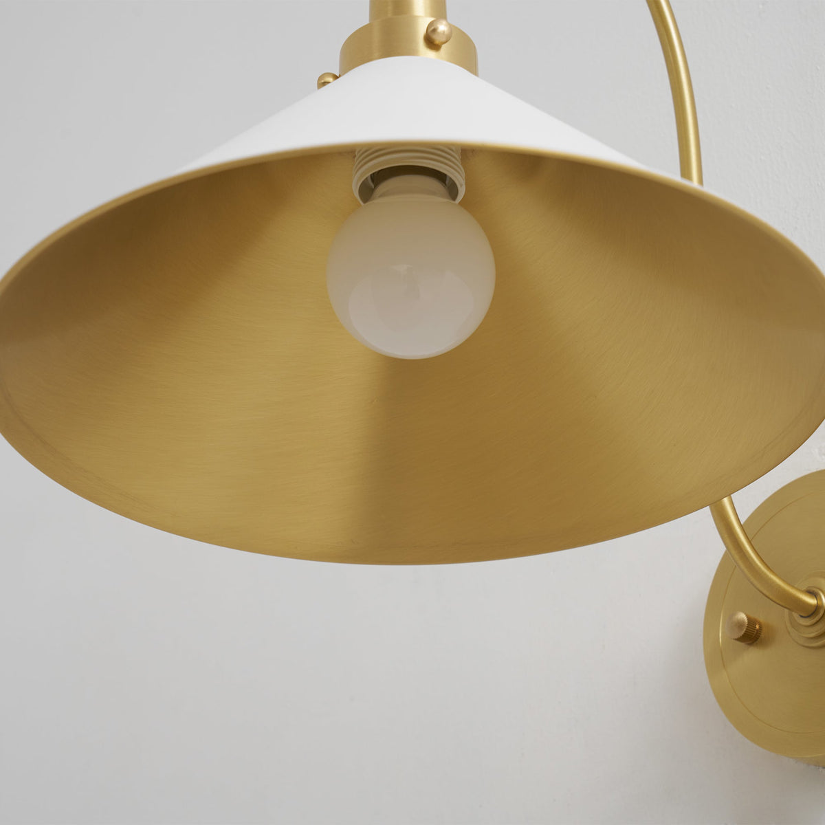 clivedon-wall-lamp
