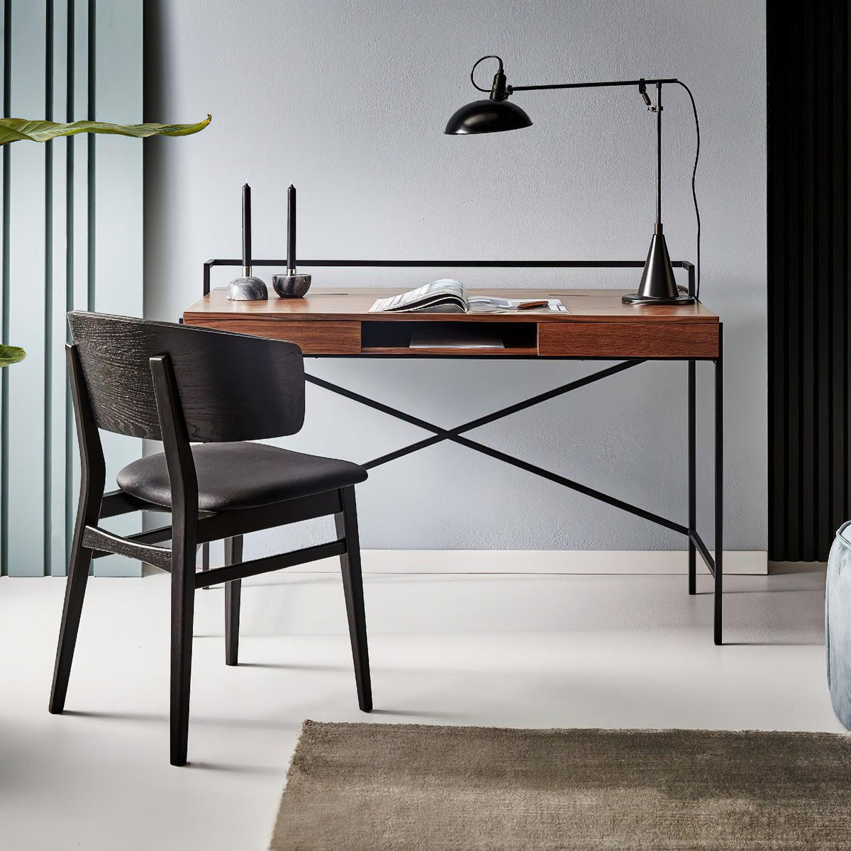 dancer-table-lamp