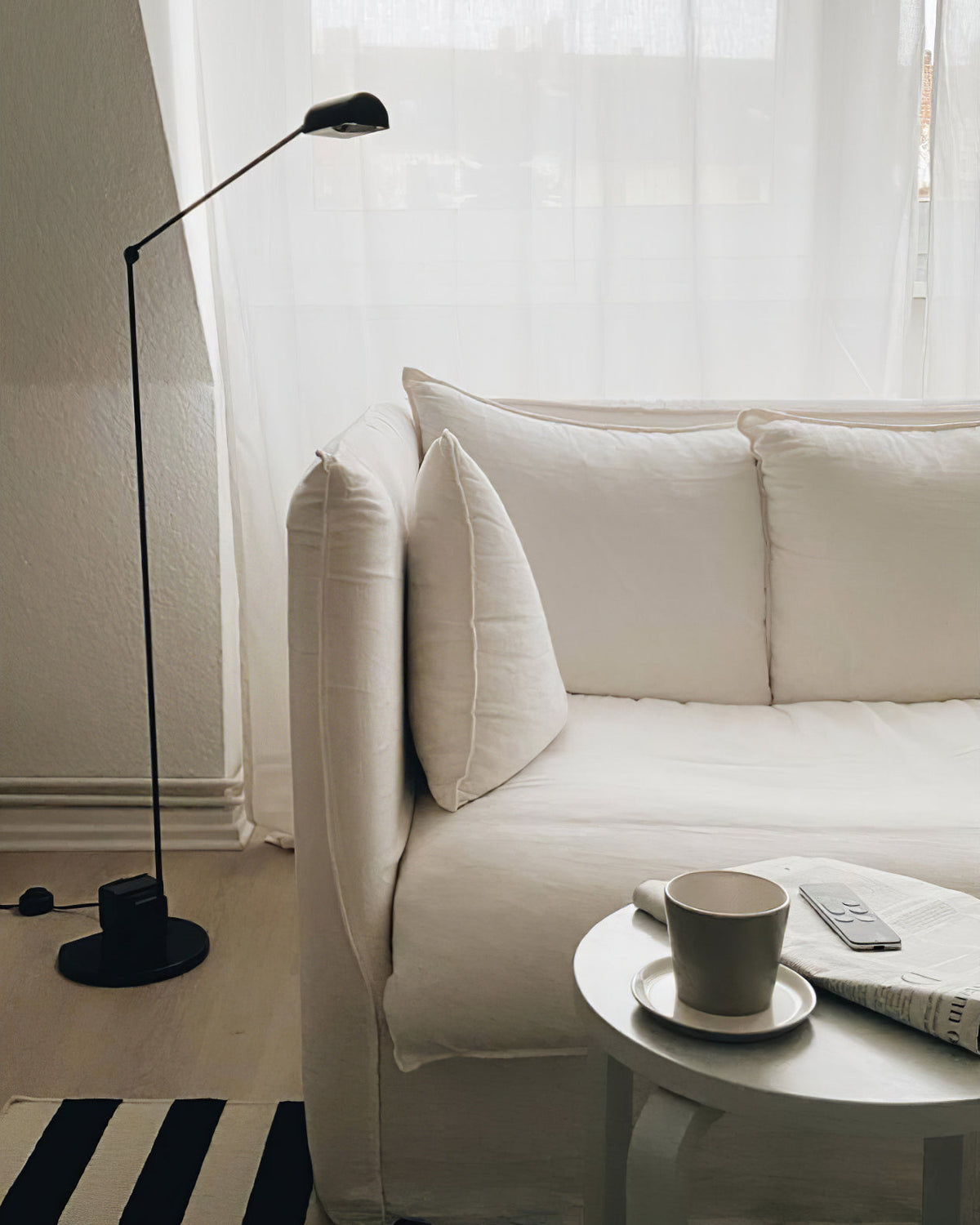 daphine-floor-lamp