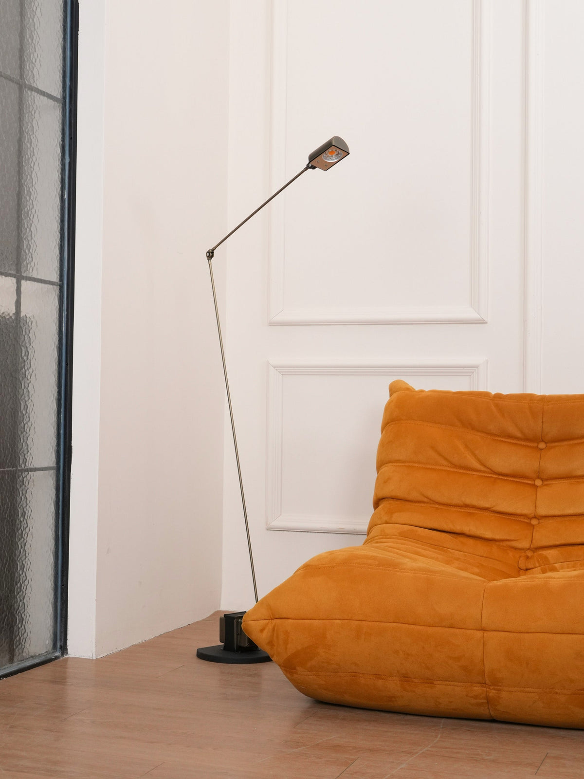 daphine-floor-lamp