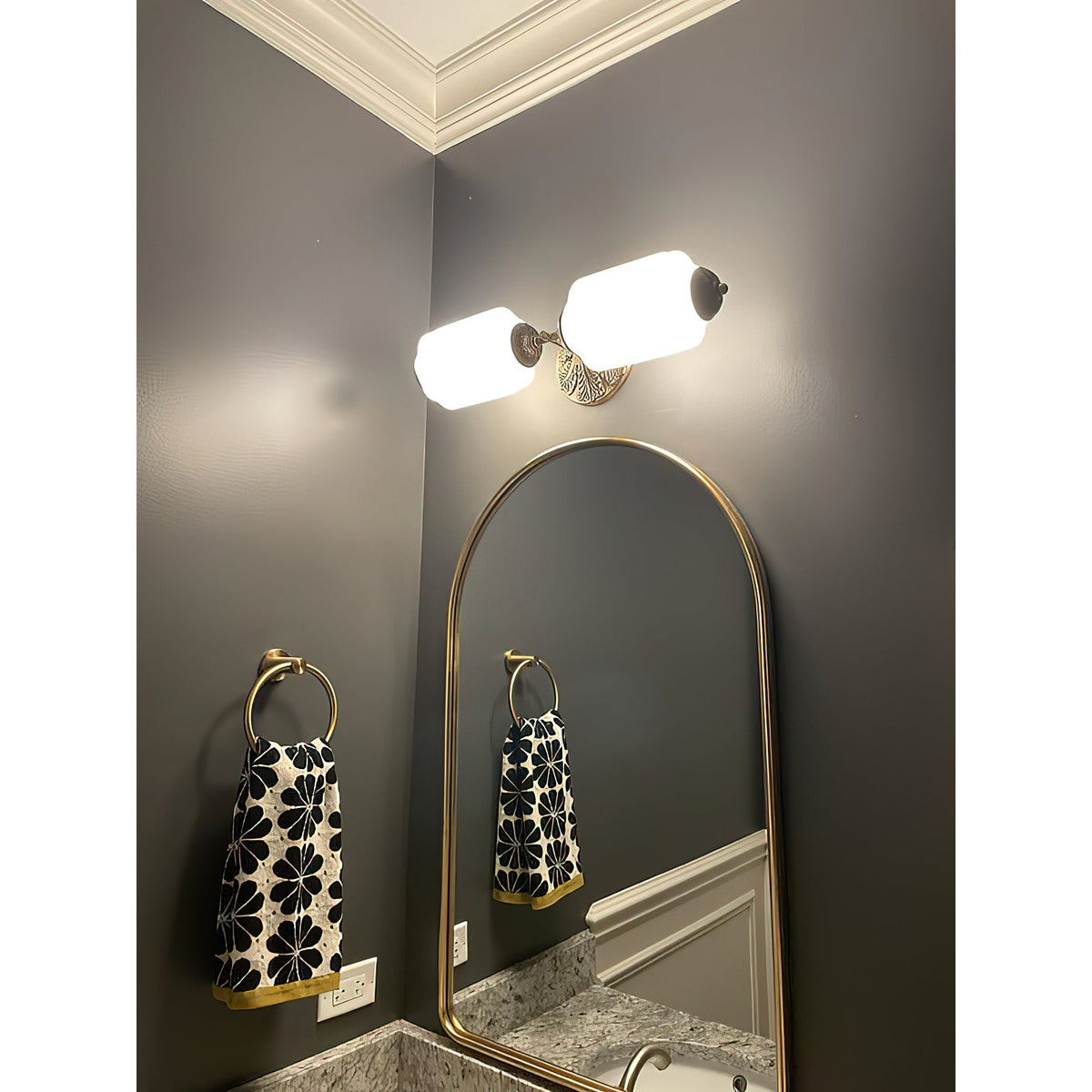 eloise-scallop-glass-sconce