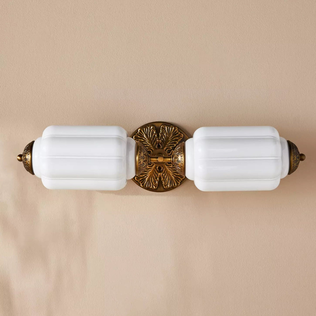 eloise-scallop-glass-sconce