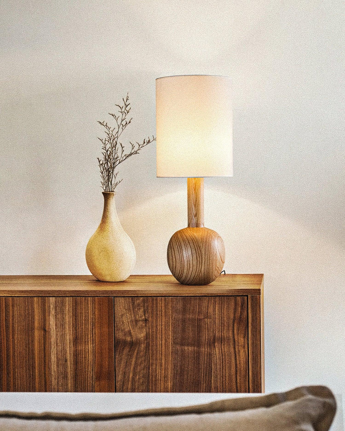 gavel-table-lamp