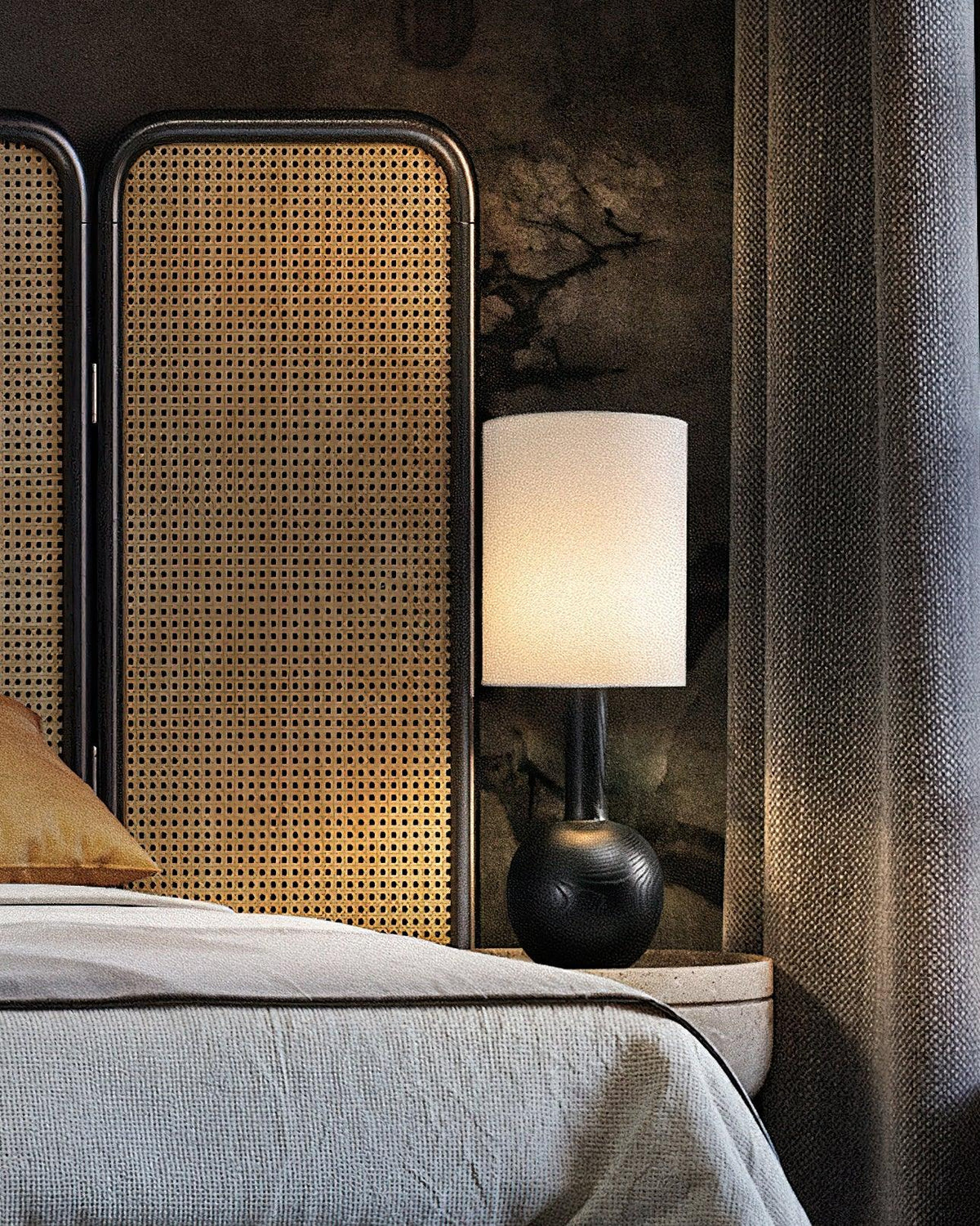 gavel-table-lamp