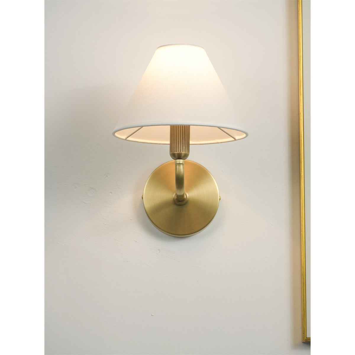 gilda-wall-lamp