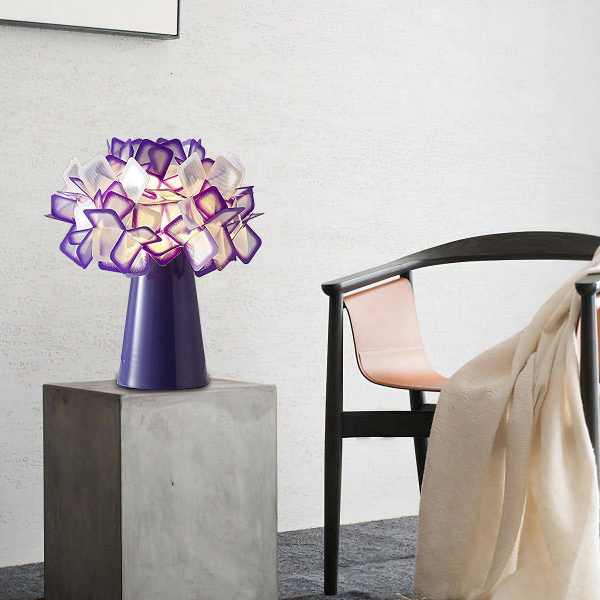 illis-flower-table-lamp