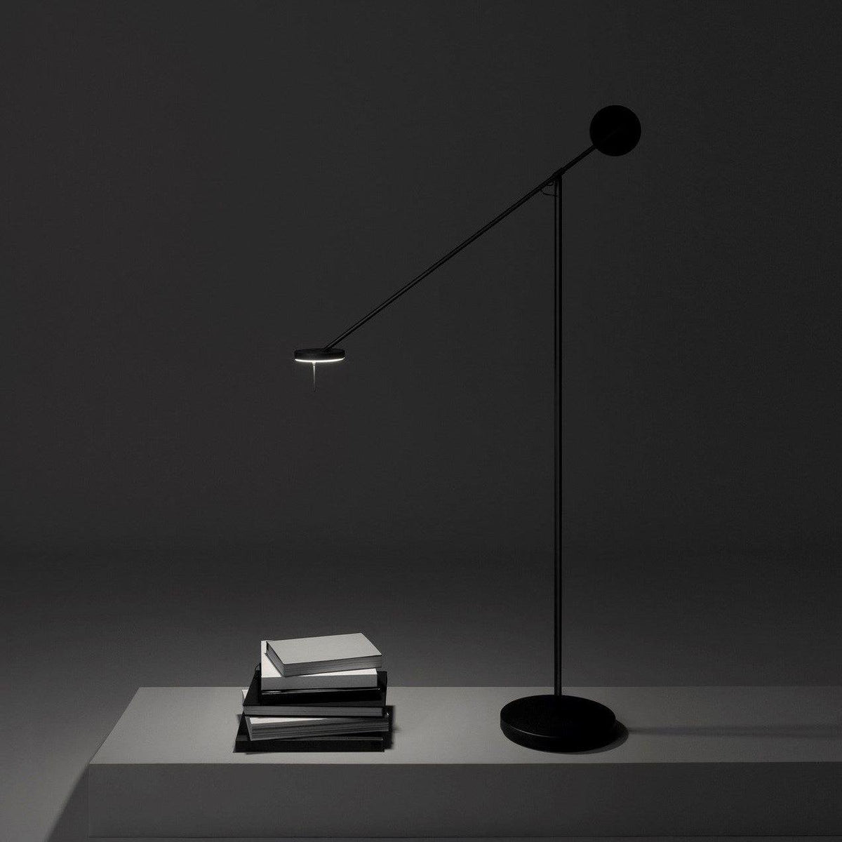 invisible-led-c4-floor-lamp