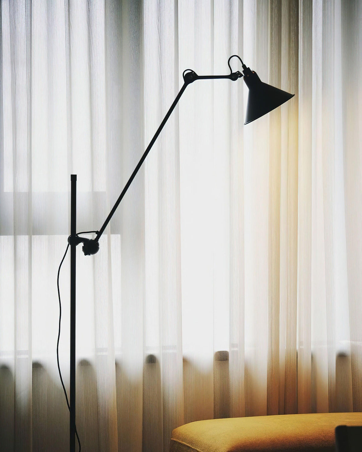versa-glide-g215-floor-lamp