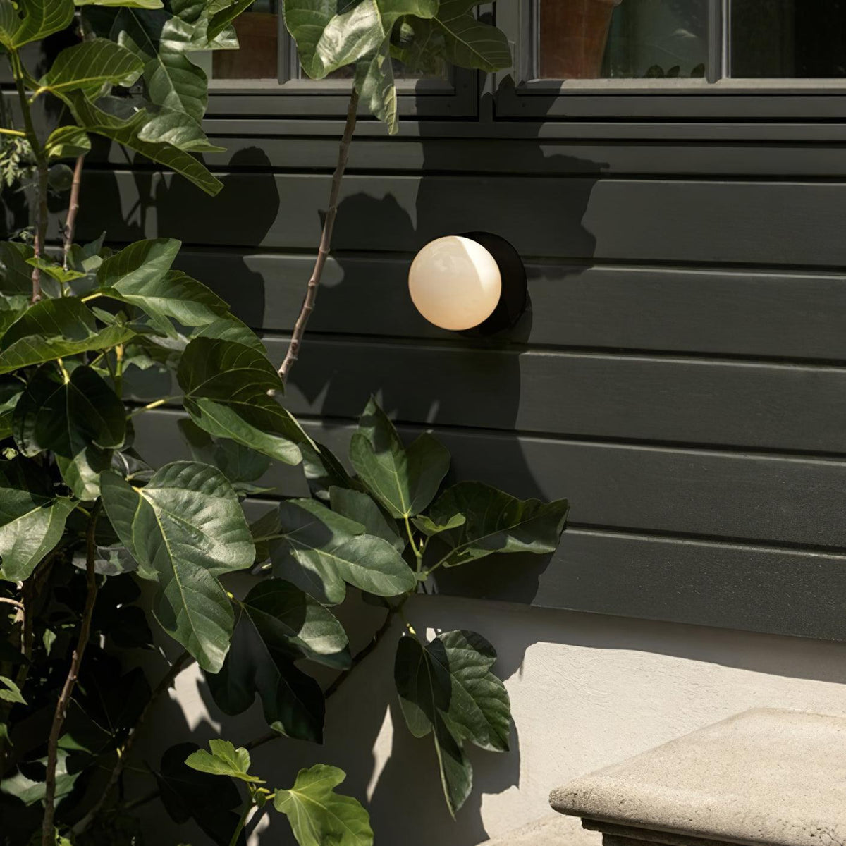 liila-wall-lamp