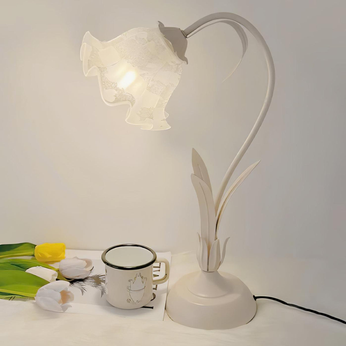 lily-of-the-valley-table-lamp
