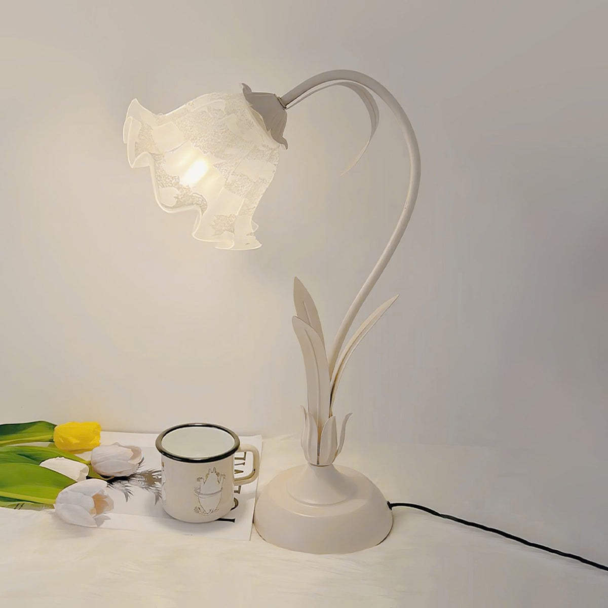 lily-of-the-valley-table-lamp