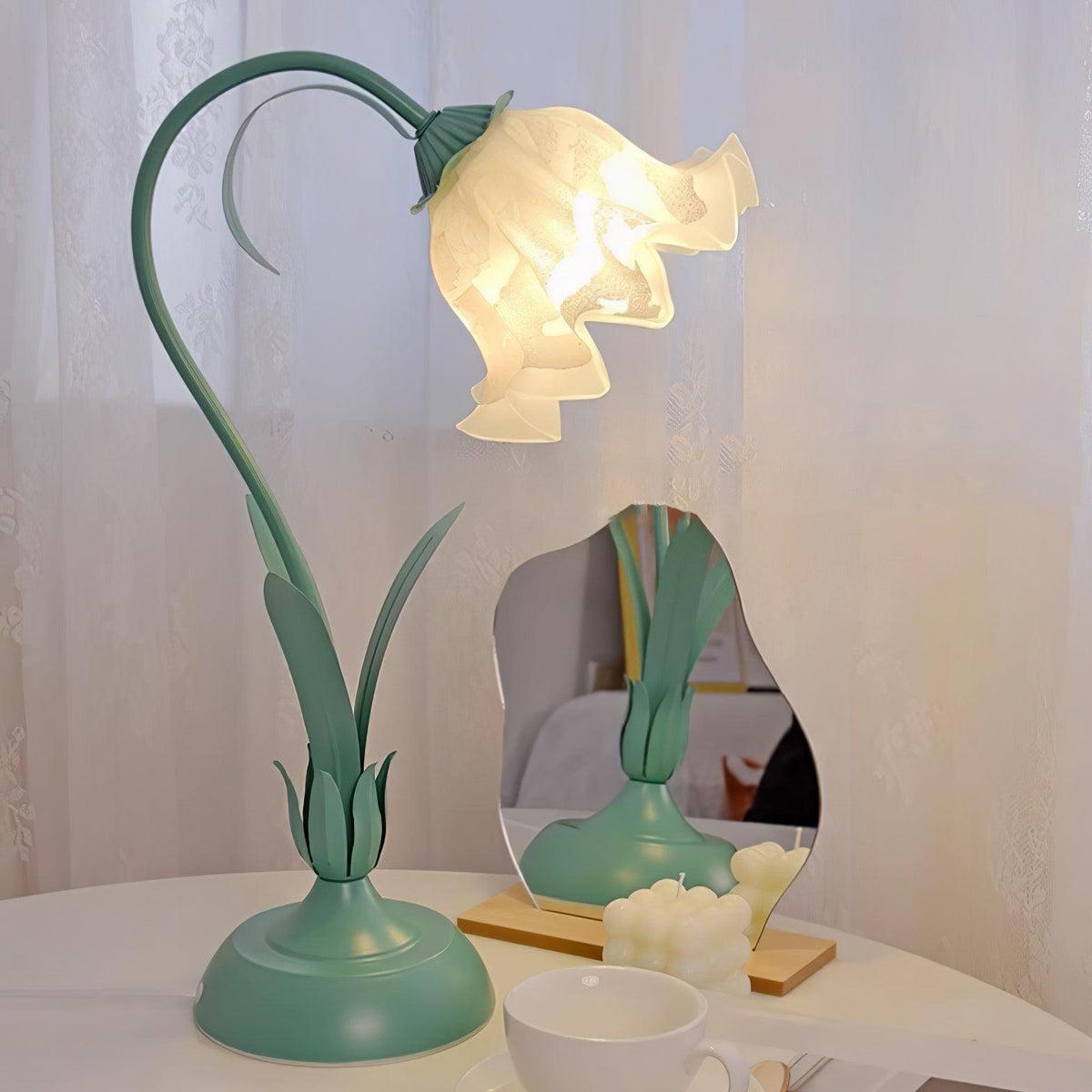 lily-of-the-valley-table-lamp