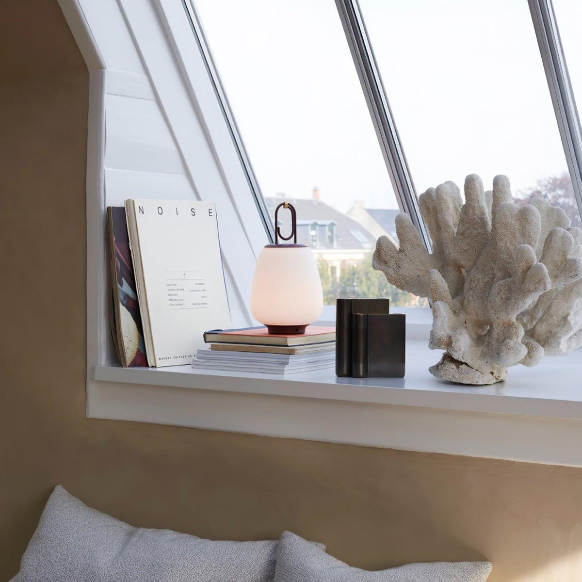 lucia-lantern-table-lamp