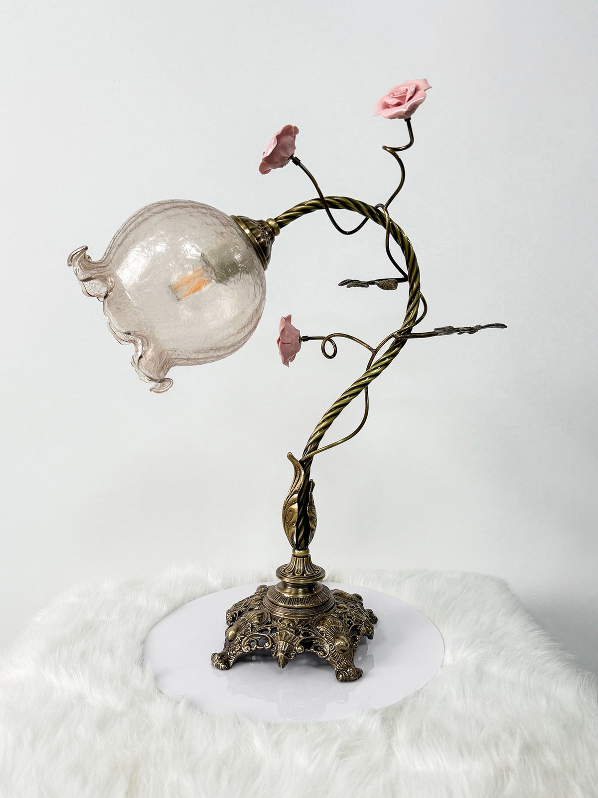 lumiere-table-lamp