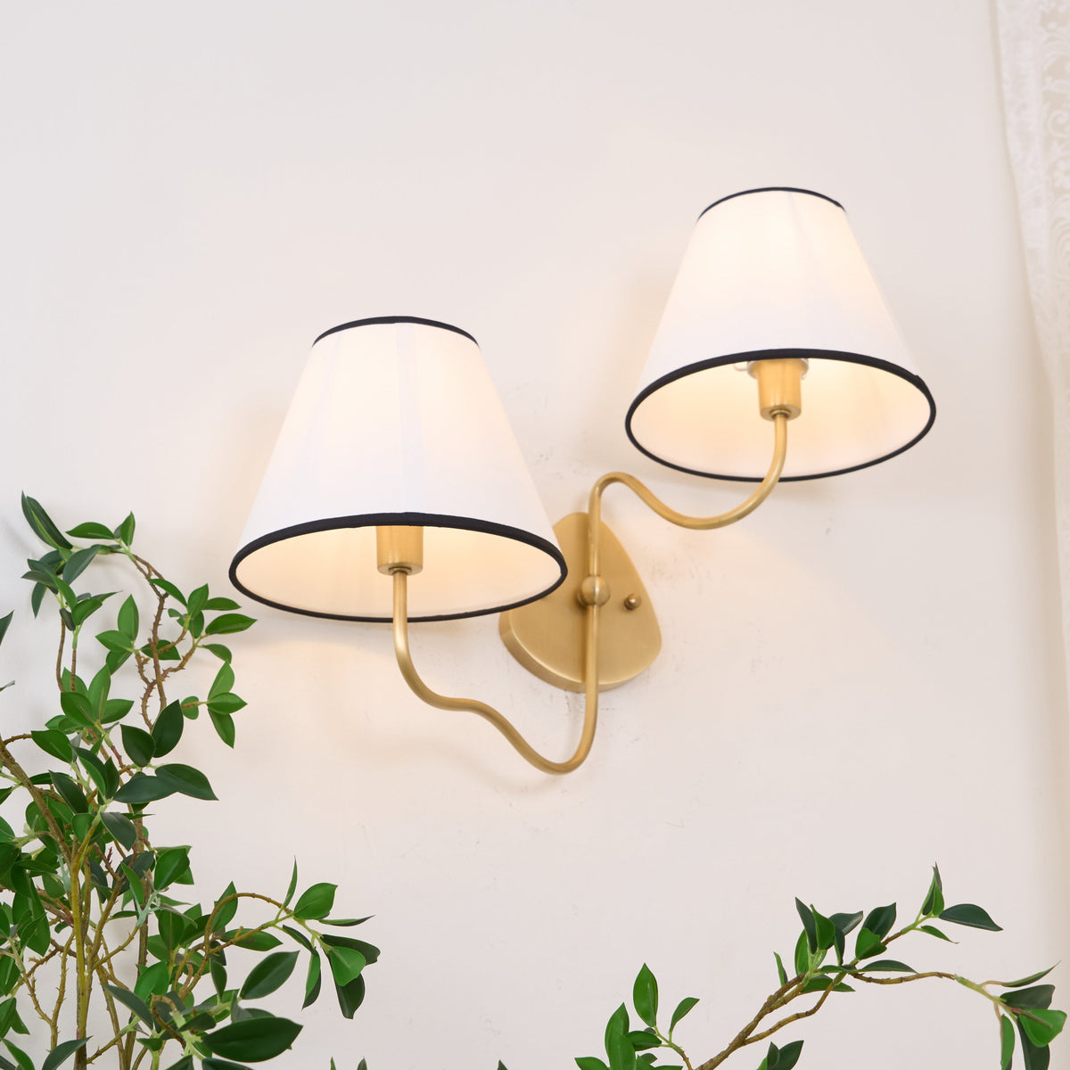 magdalene-wall-lamp