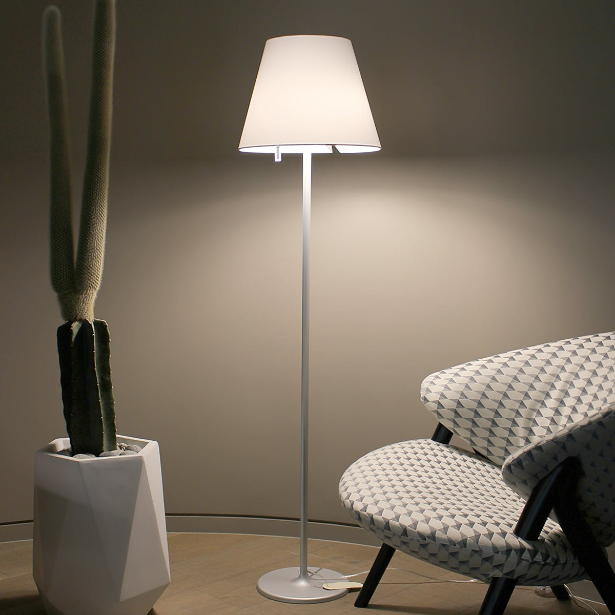 melampo-floor-lamp