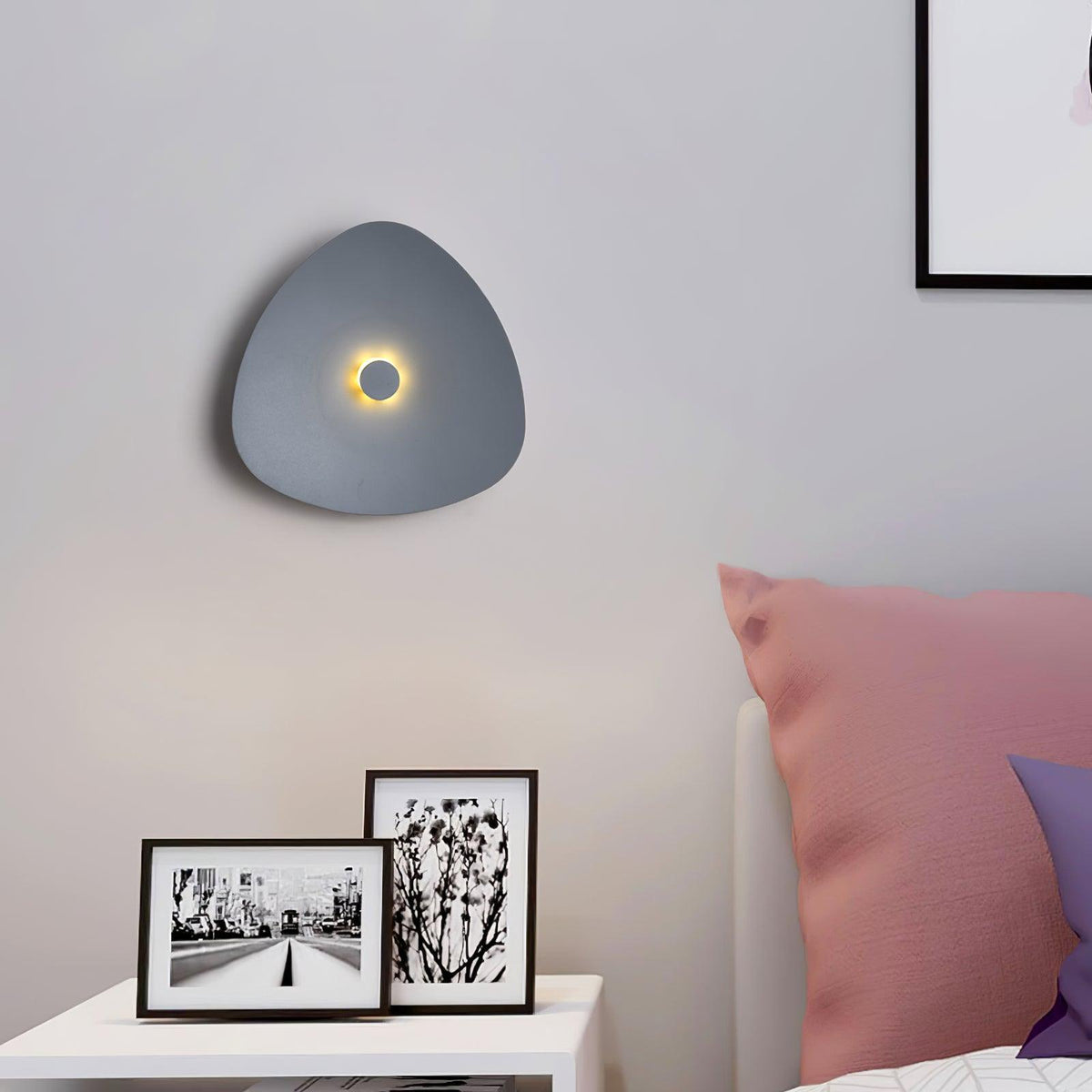 minimal-flaky-wall-light