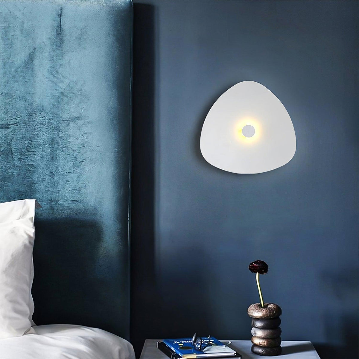 minimal-flaky-wall-light
