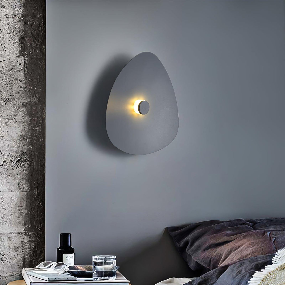 minimal-flaky-wall-light