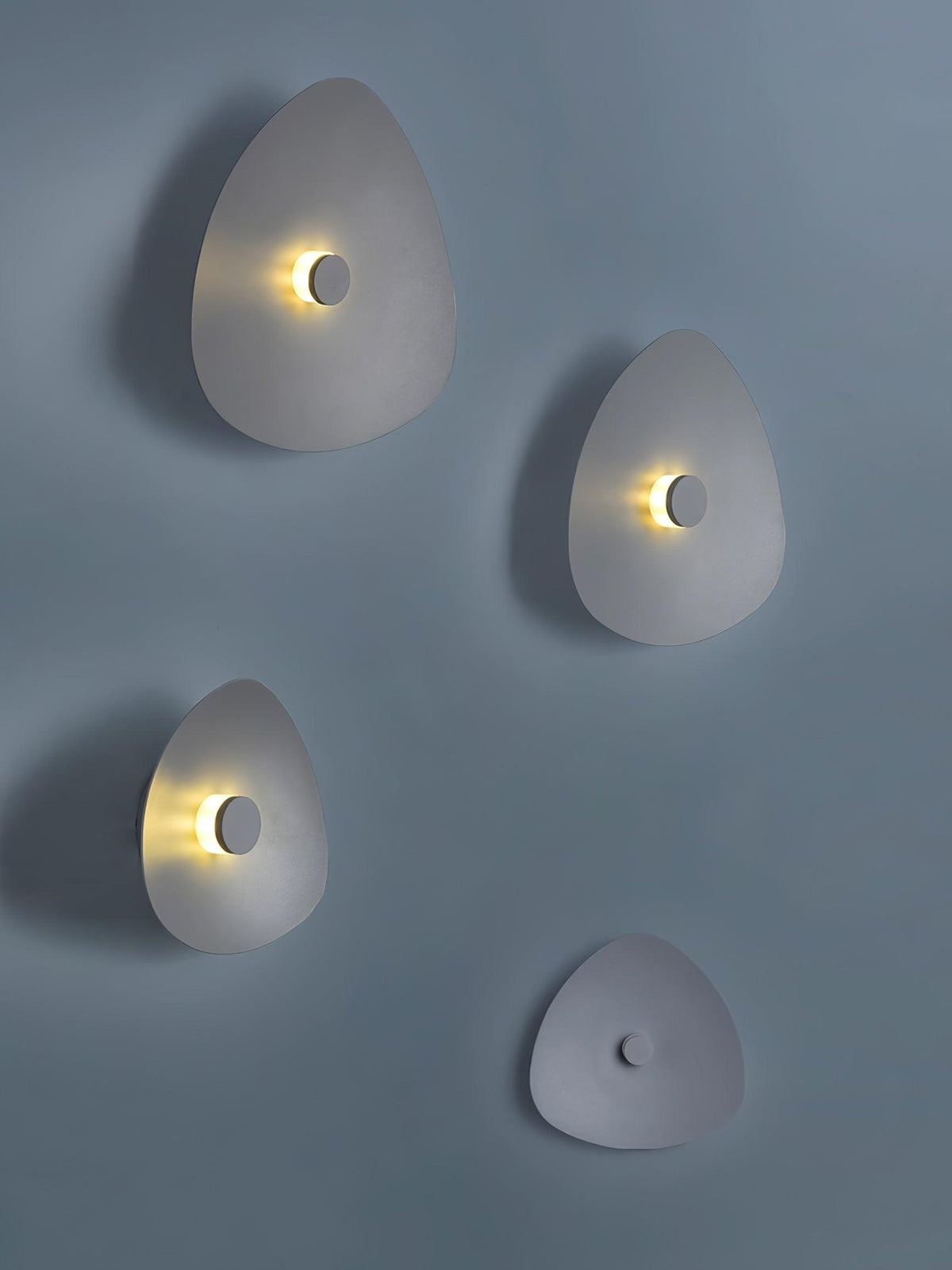 minimal-flaky-wall-light