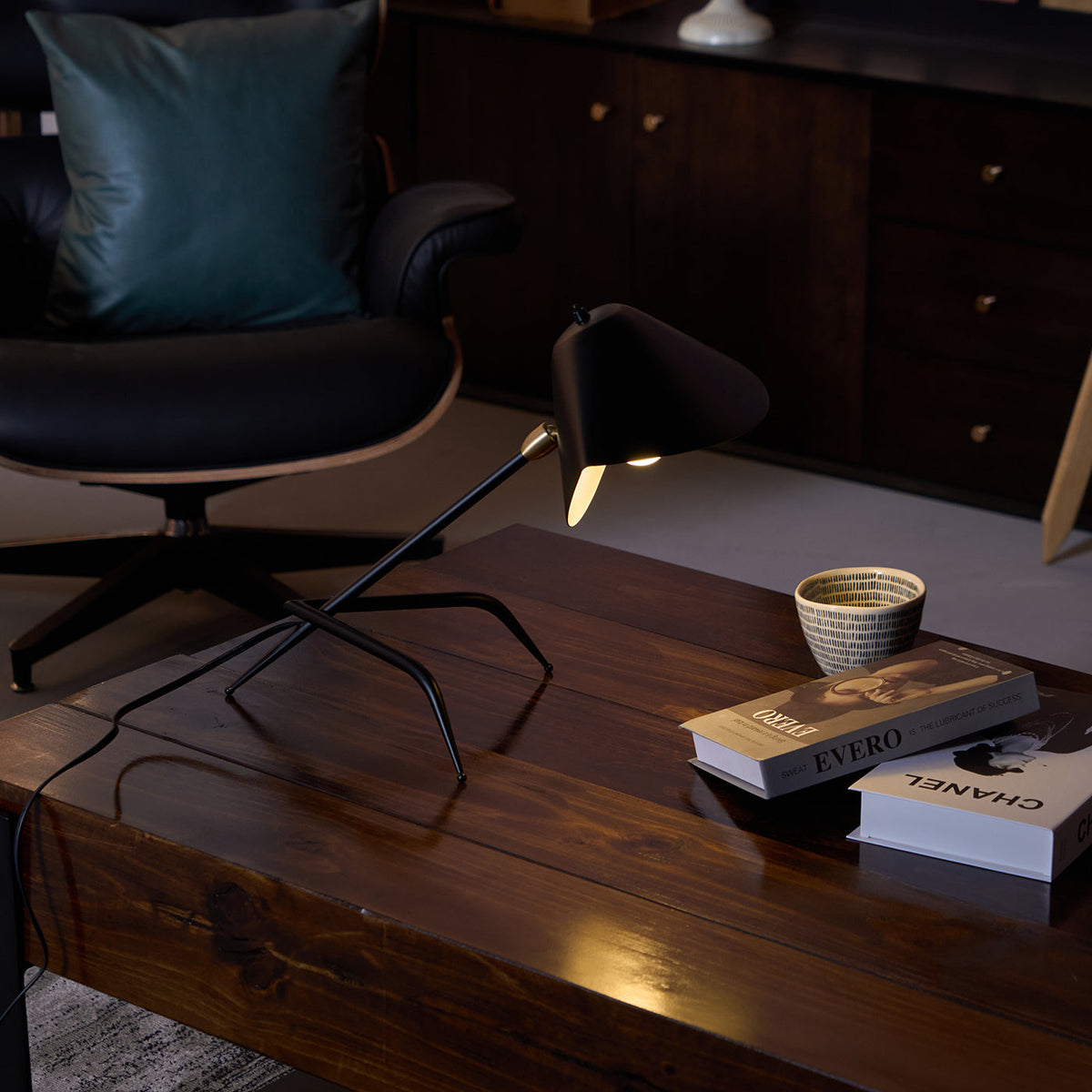 modern-tripod-table-lamp