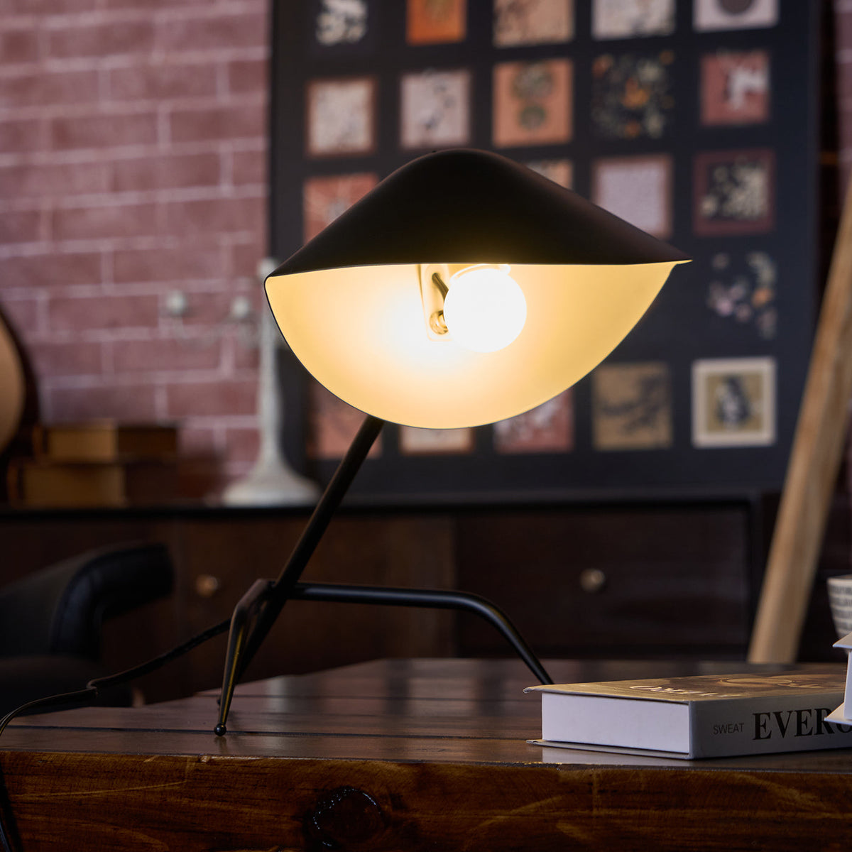 modern-tripod-table-lamp