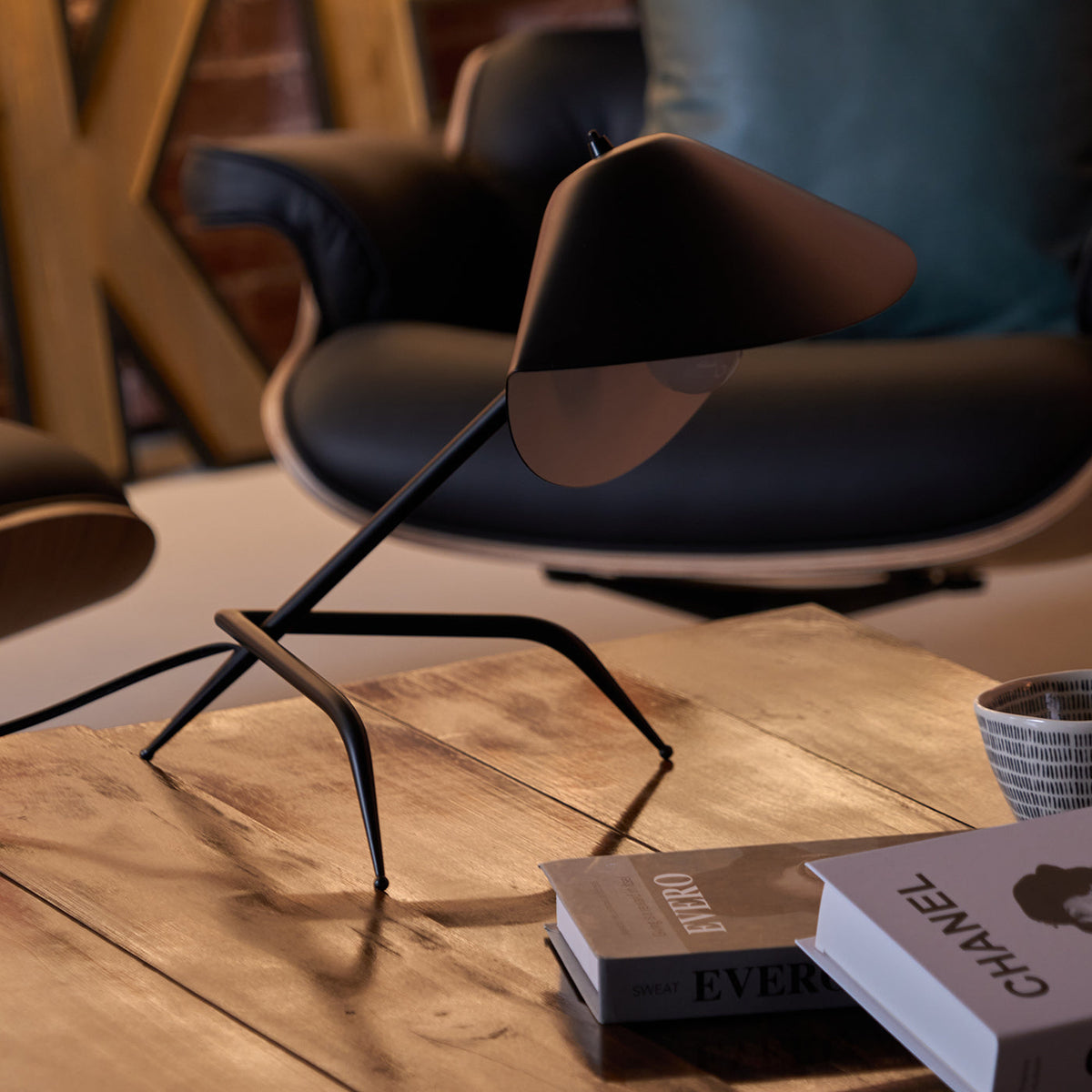 modern-tripod-table-lamp