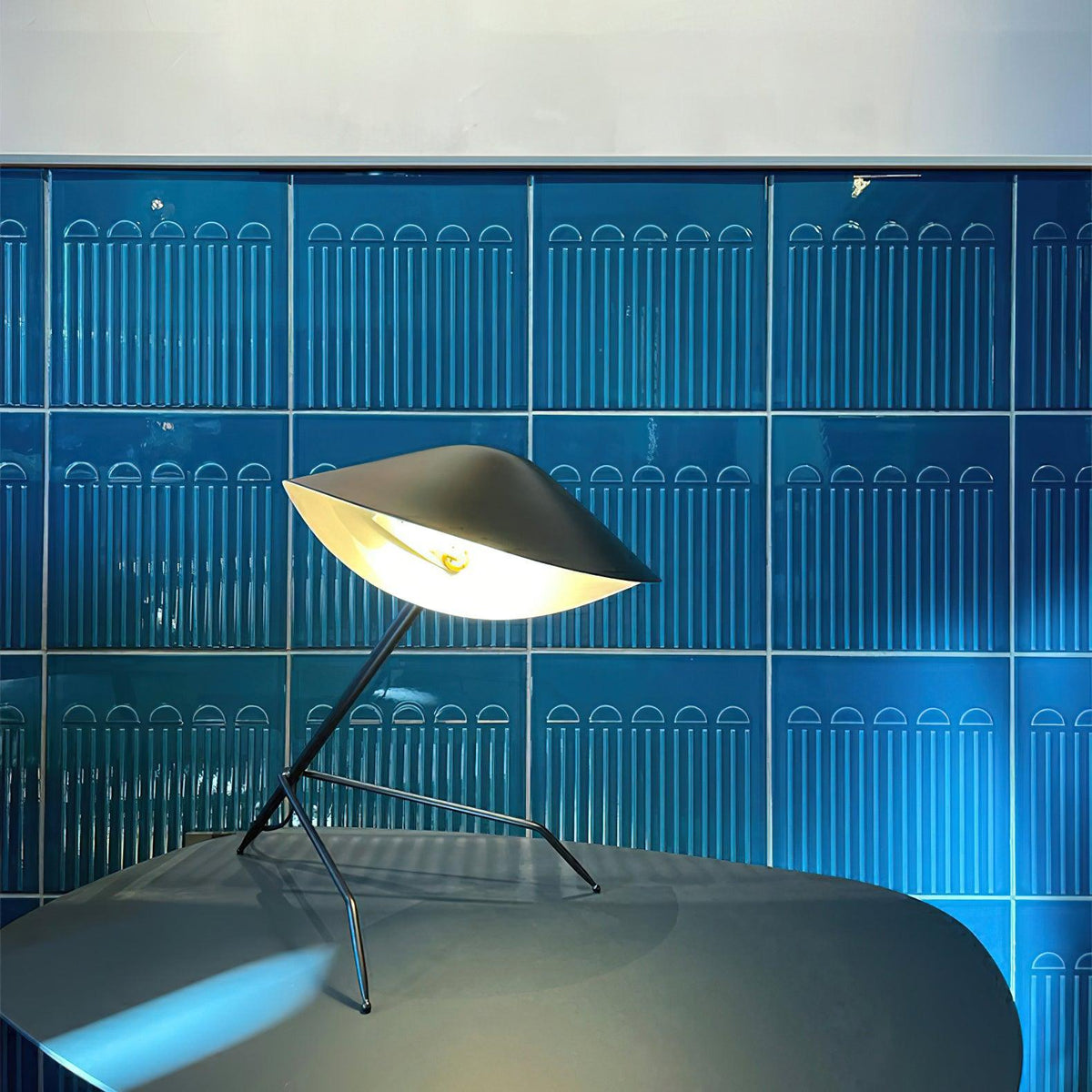 modern-tripod-table-lamp