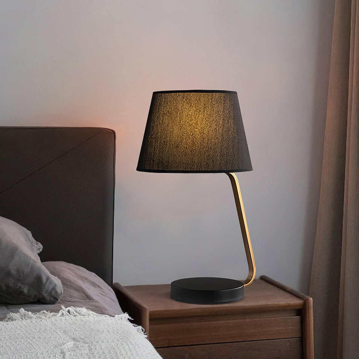 noir-arc-table-lamp