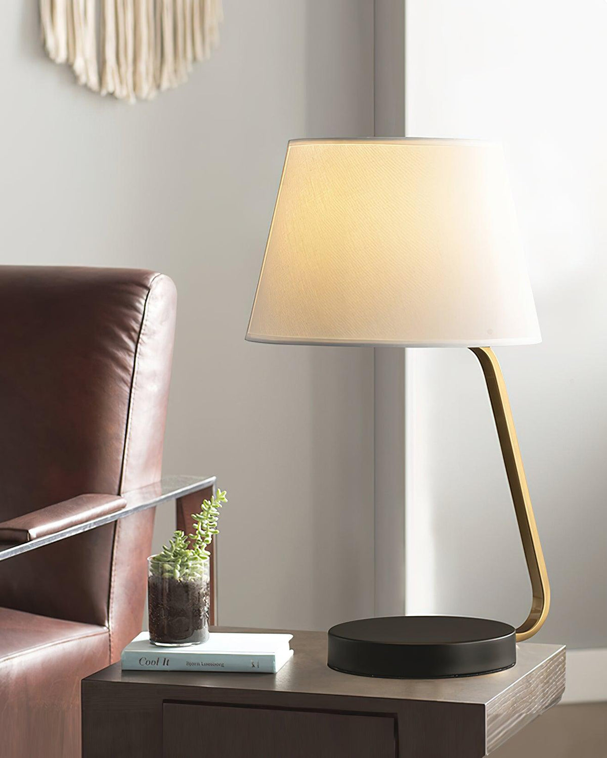 noir-arc-table-lamp