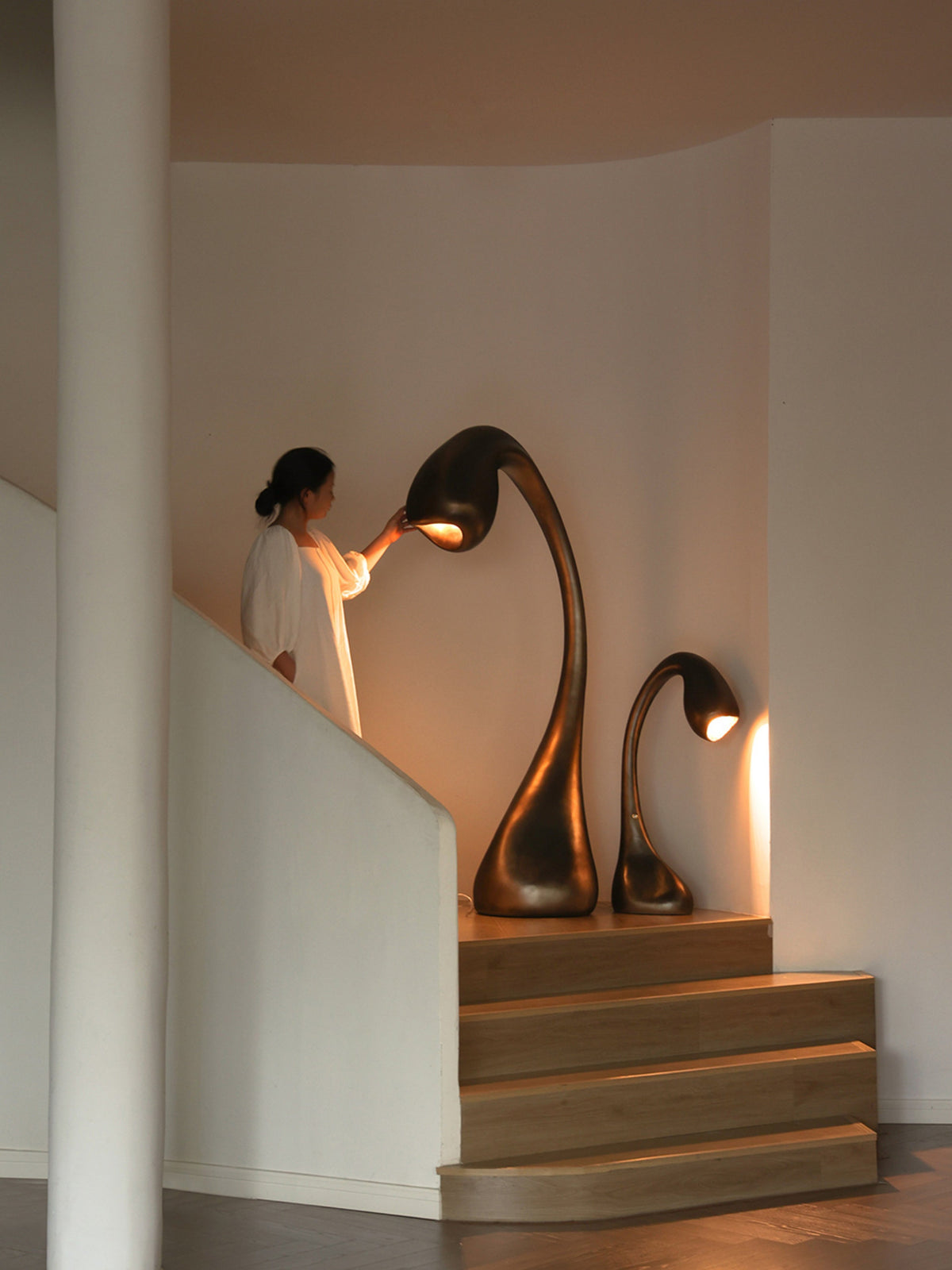 noor-grande-sculptural-floor-lamp