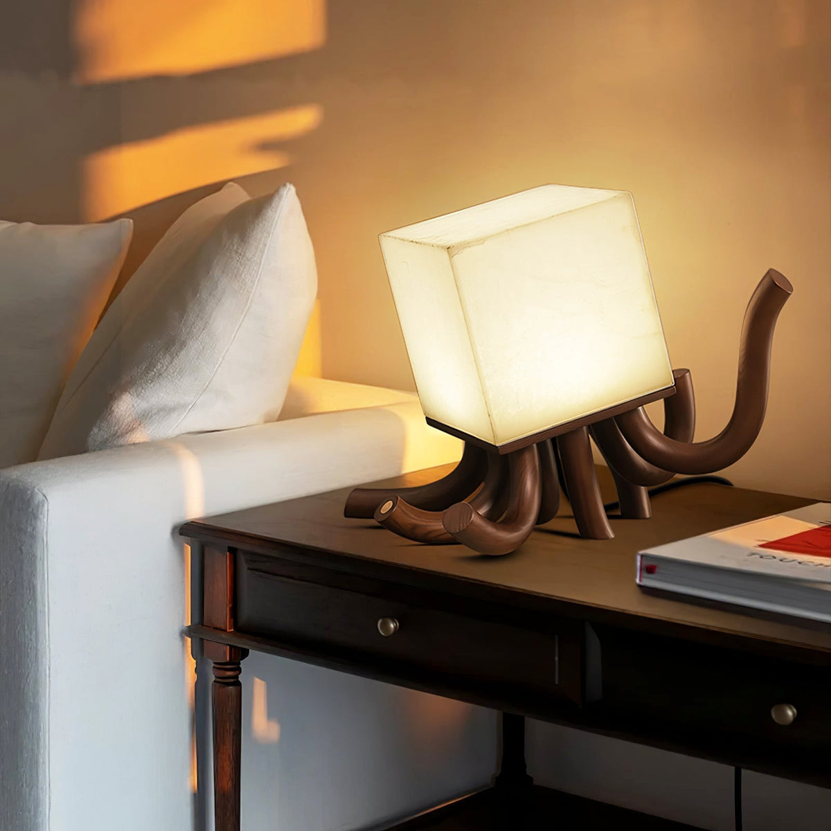 octavia-alabaster-table-lamp