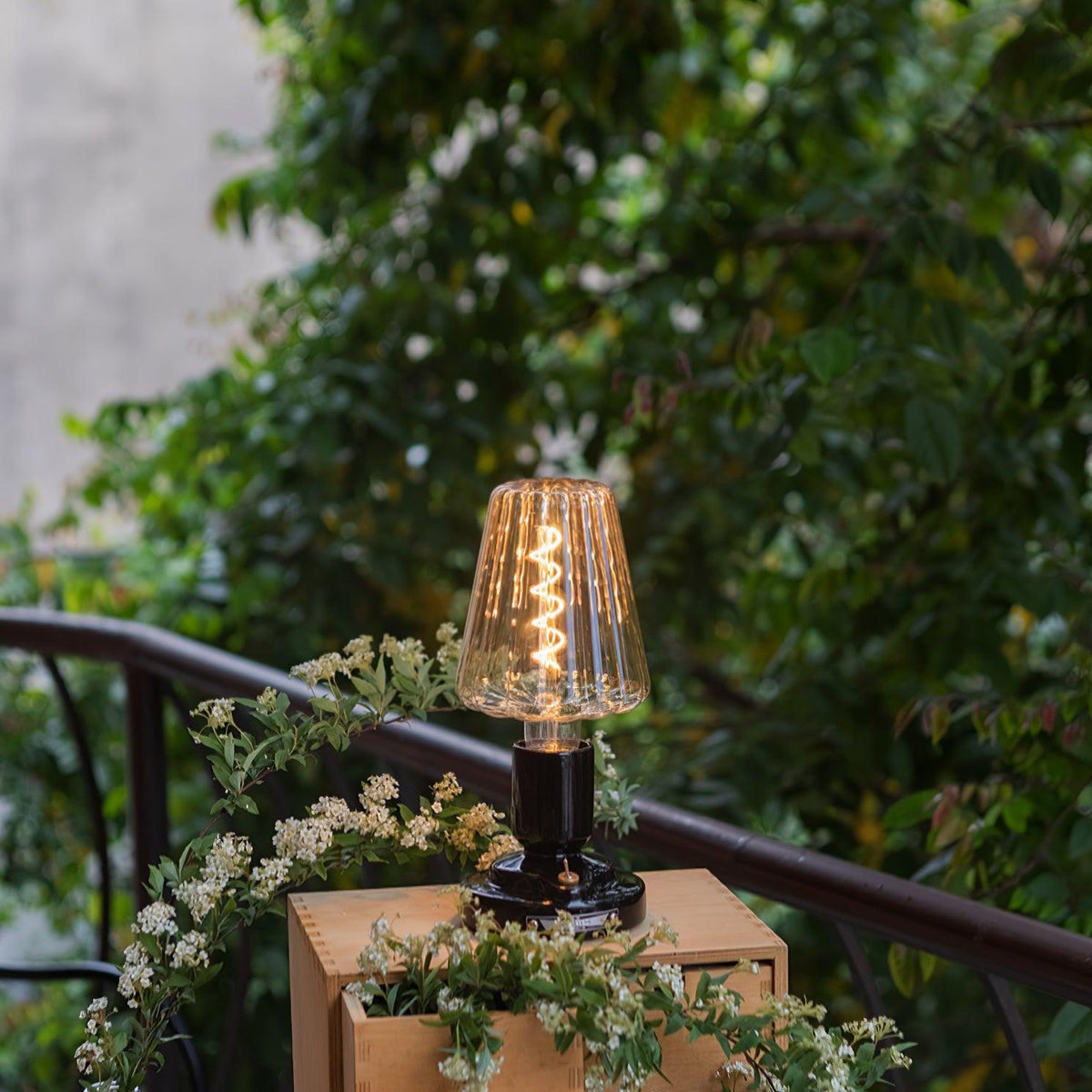 pastry-table-lamp