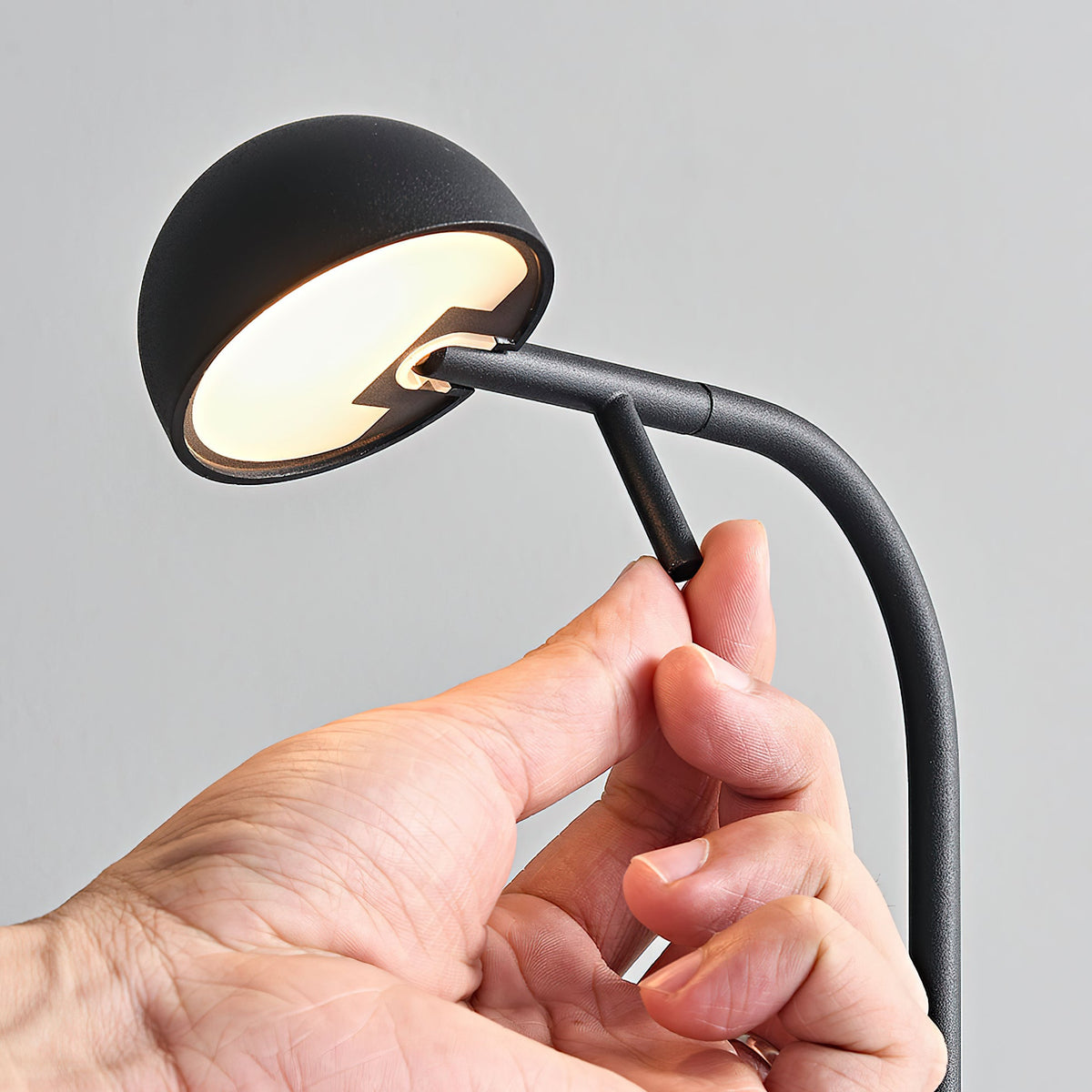 pin-floor-lamp