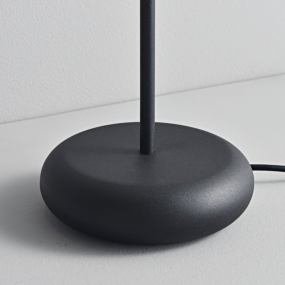 pin-floor-lamp