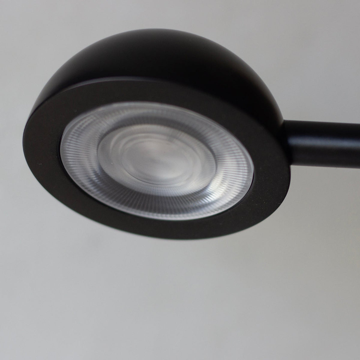 pin-table-lamp