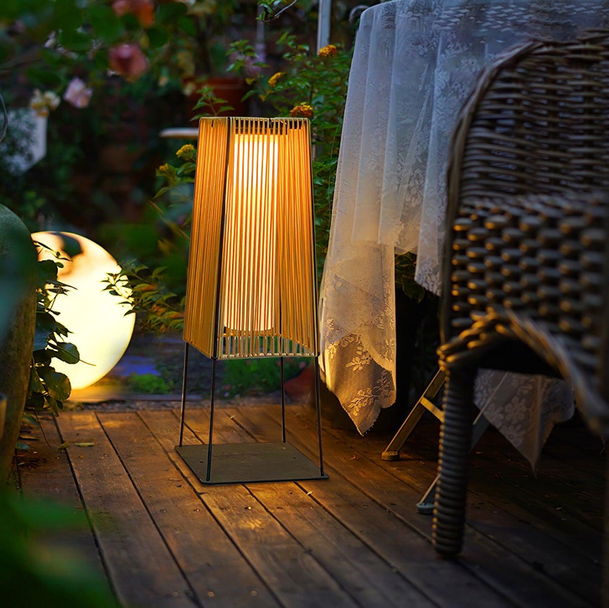 Plastic Rattaplastic Rattan Outdoor Post Light With Solar Panel