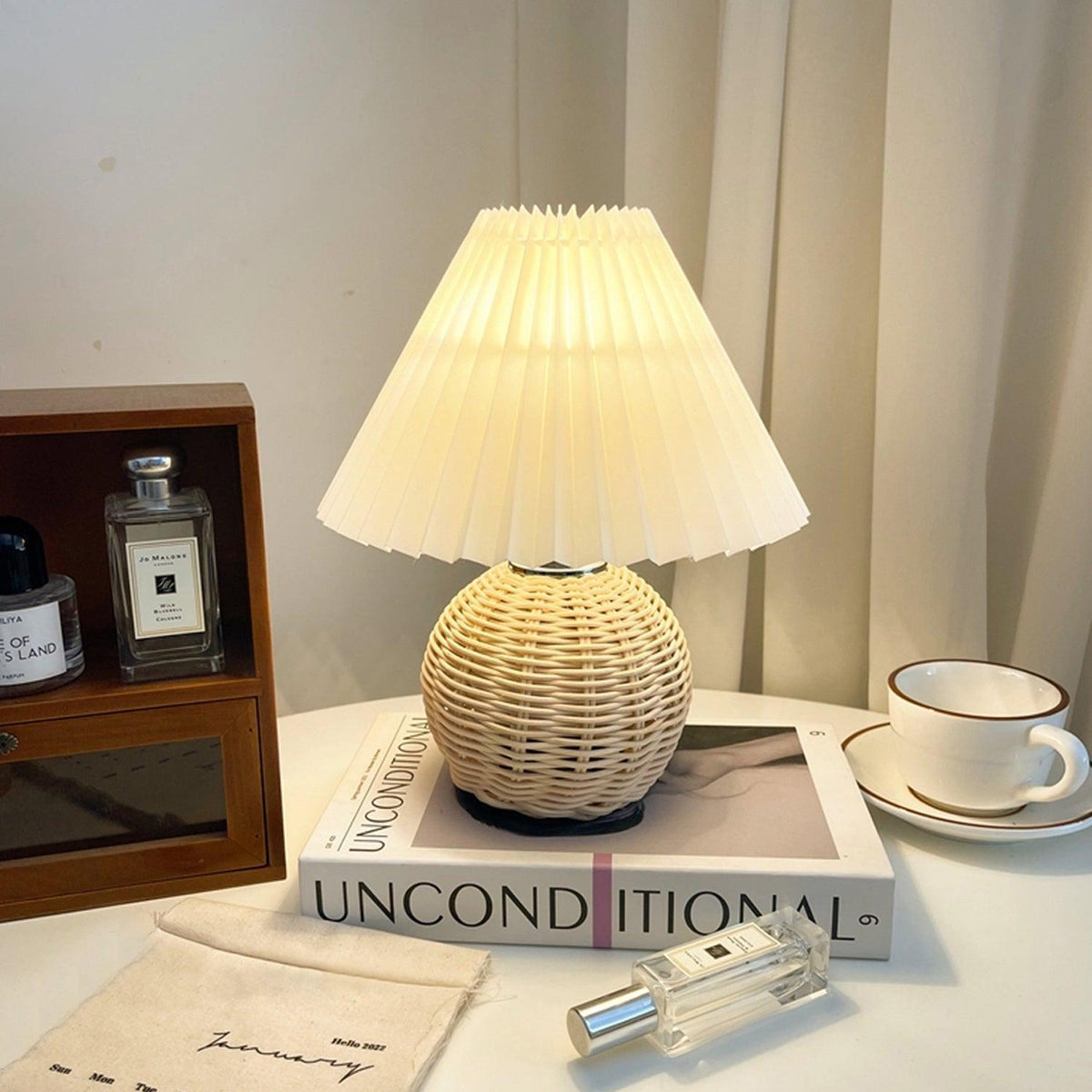 rattan-pleated-table-lamp