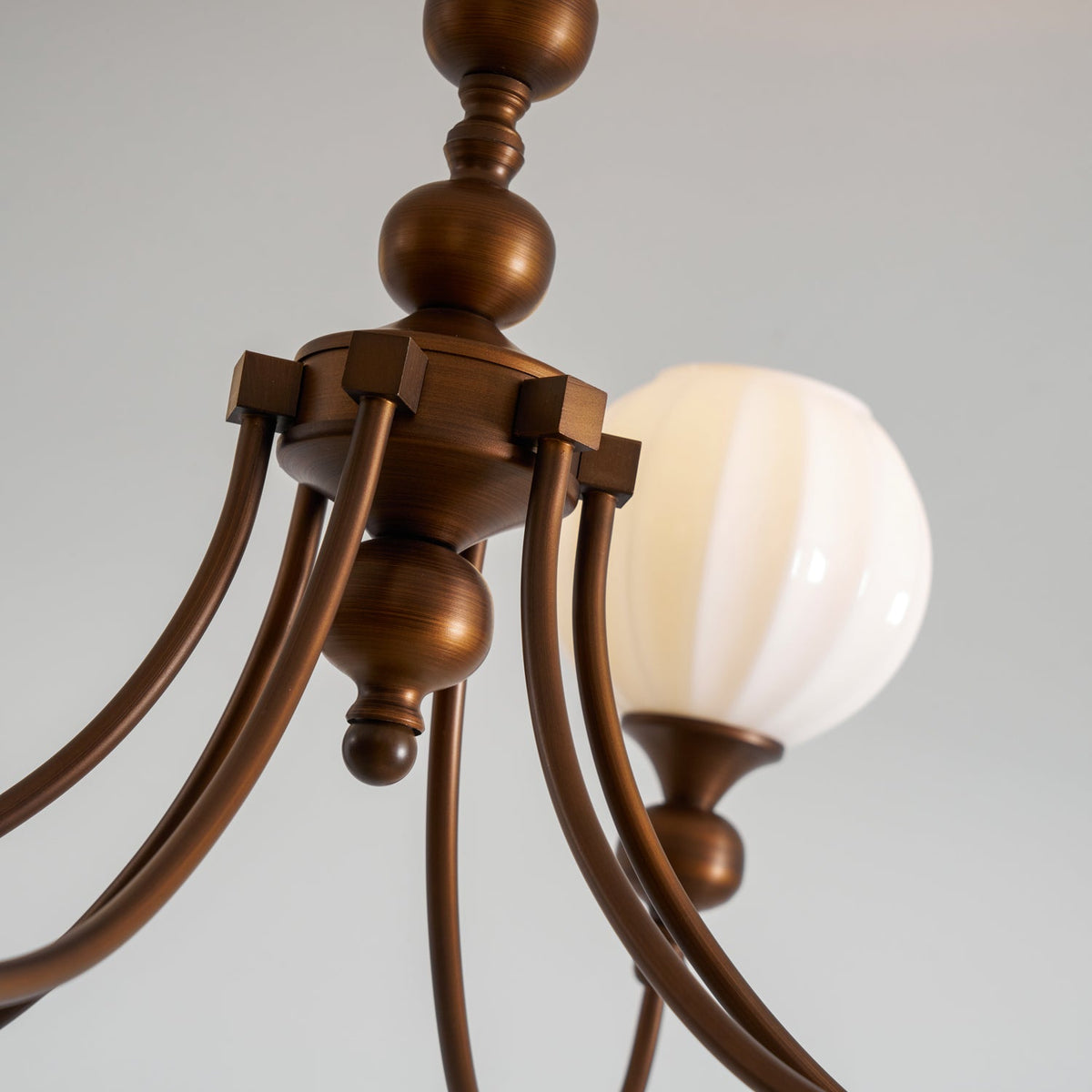 retro-monique-chandelier