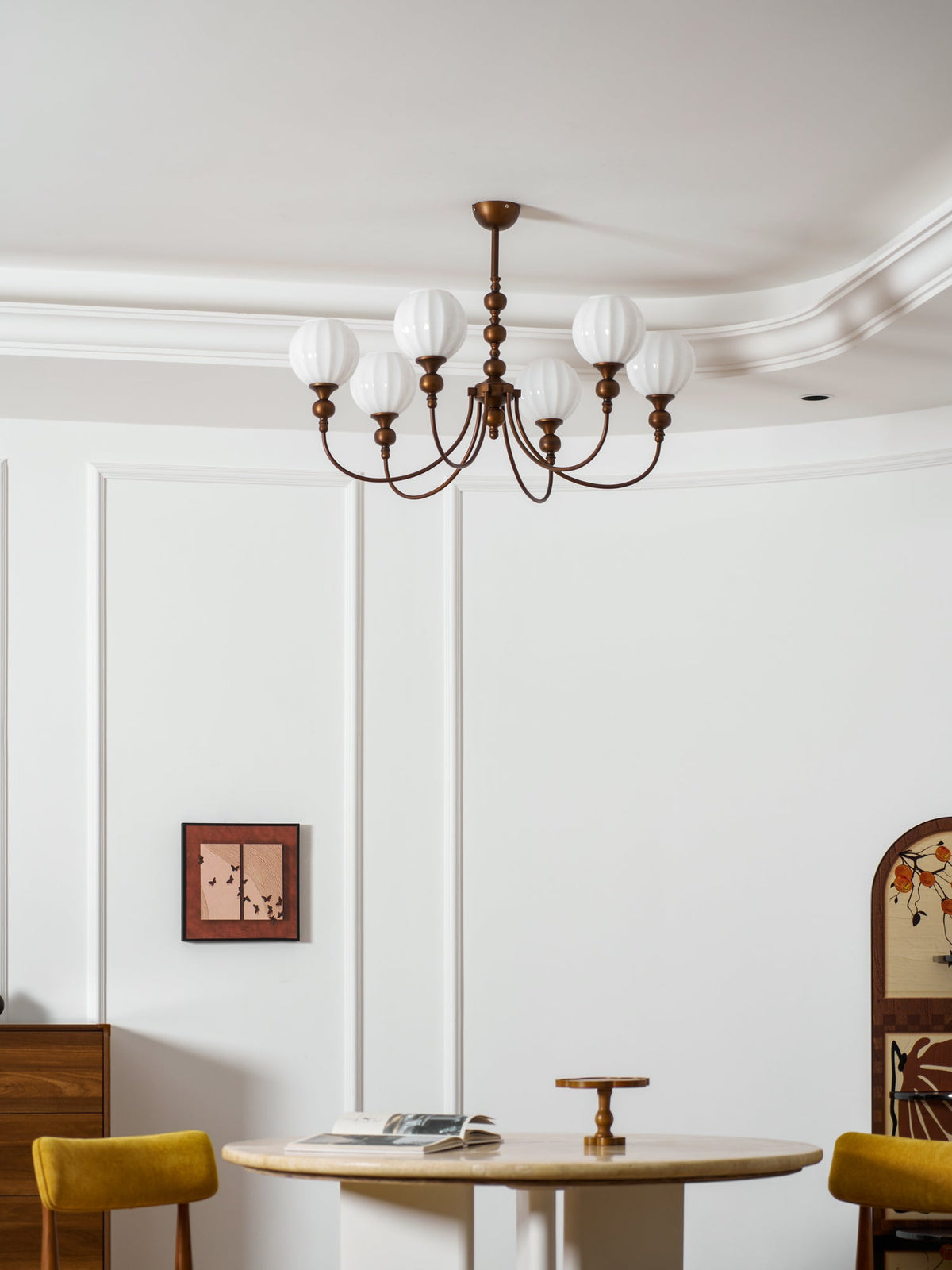 retro-monique-chandelier