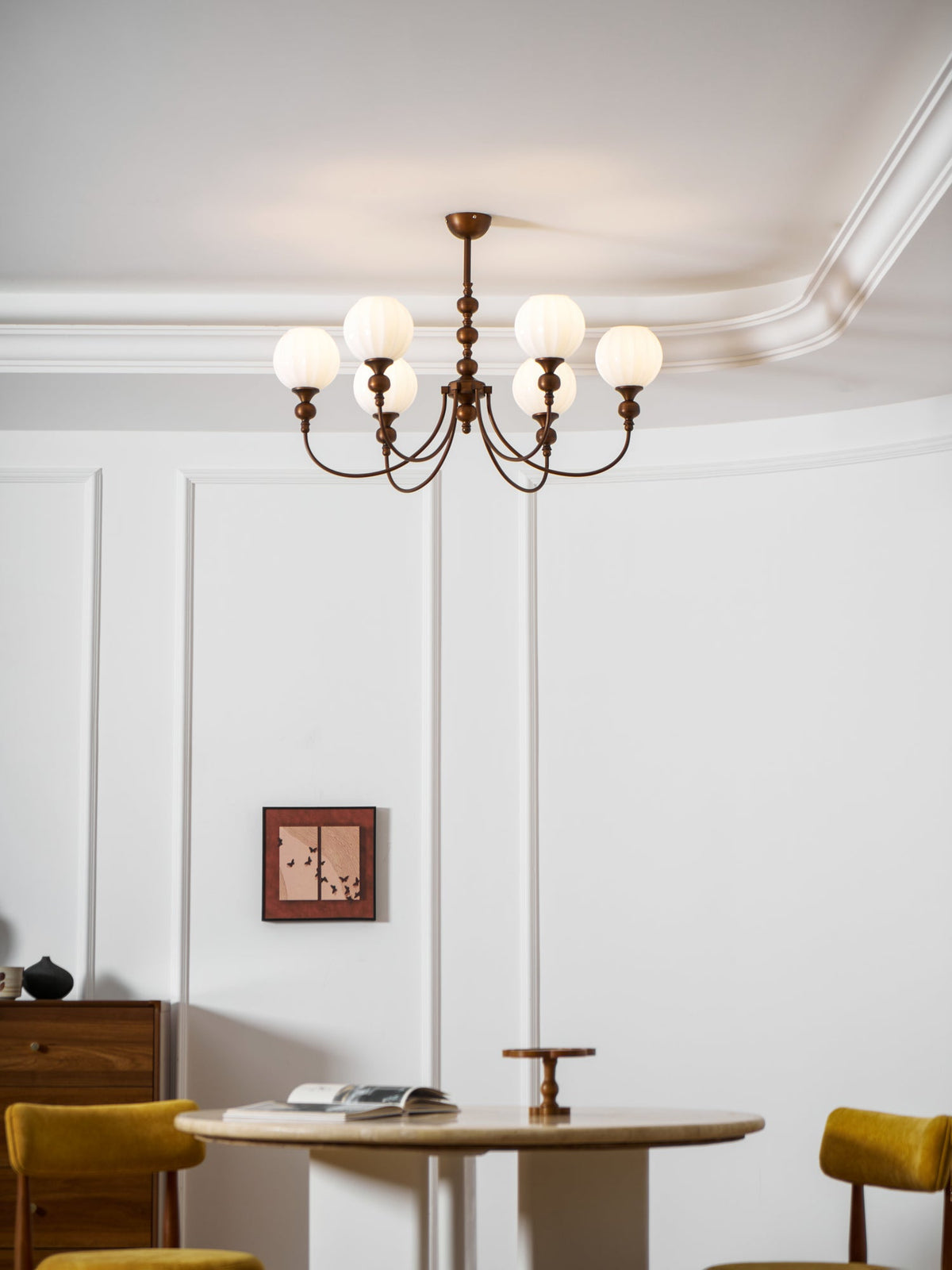 retro-monique-chandelier